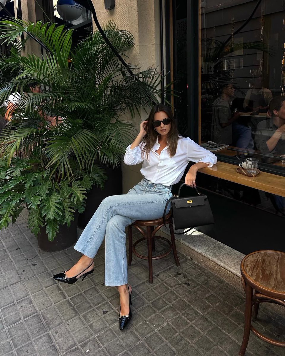 apriliosluxury's tweet image. Effortless chic with a side of espresso ☕🖤

#style #outfit #fashion #minimal #chic #streetstyle #ootd #classic #vibes #aesthetic