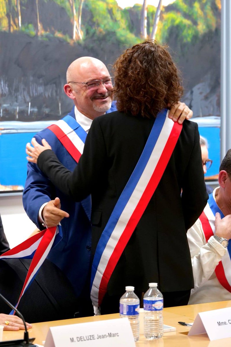 6fourslesplages's tweet photo. La séance d'installation du nouveau conseil municipal s'est tenue le 27 mars 2026, à l'hôtel de ville. À cette occasion @Boccaletti83 a été élu Maire de Six fours les plages. Cette séance a également permis d'élire les 14 adjoints. https://t.co/gQeQL45TPo