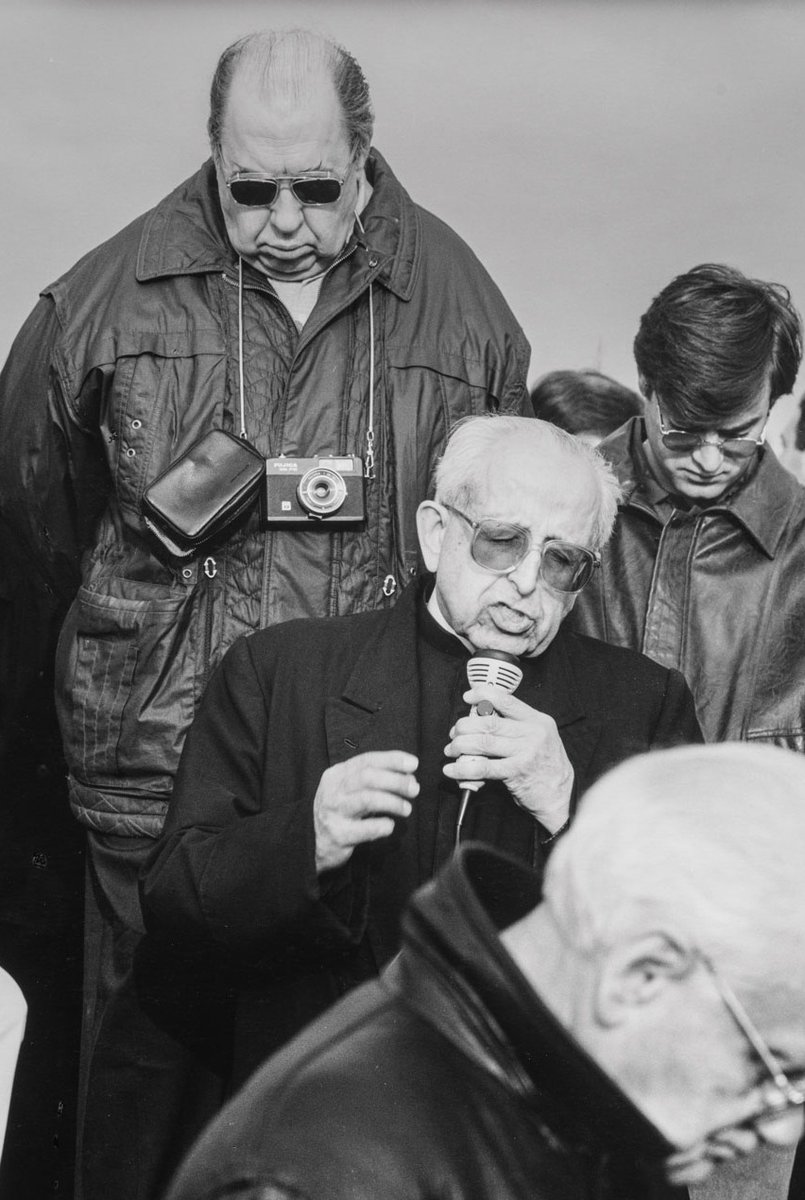 lorenzoherrera's tweet photo. Un proyecto muy especial para mí de dos maestros de la fotografía: Llorenç Herrera Altes y Josep Maria Ribas i Prous: Puntos de vista artísticos de las tradiciones de la Semana Santa en España en los últimos 50 años: visiones personales que invitan a la reflexión y la crítica.