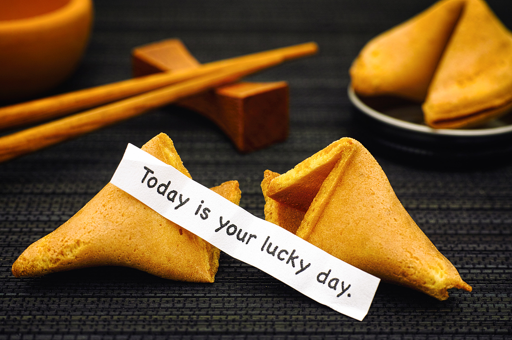 ChinaDaily's tweet image. Fortune #cookies aren't just dessert — they're stories, culture, and connection in every crack. From immigrant roots to a global icon, this Chinese-American tradition continues to bring people together — one message at a time. #food bit.ly/3ObHI0T