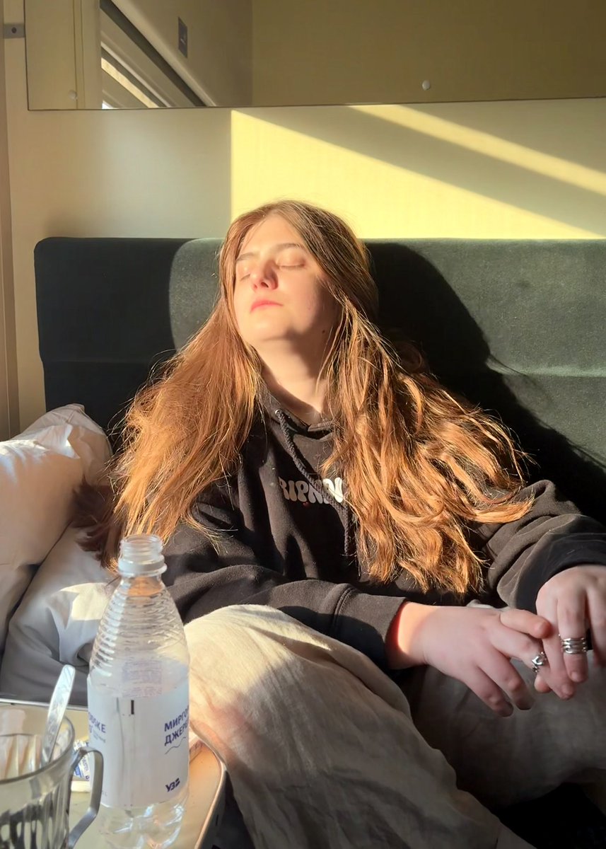 каміла tweet media