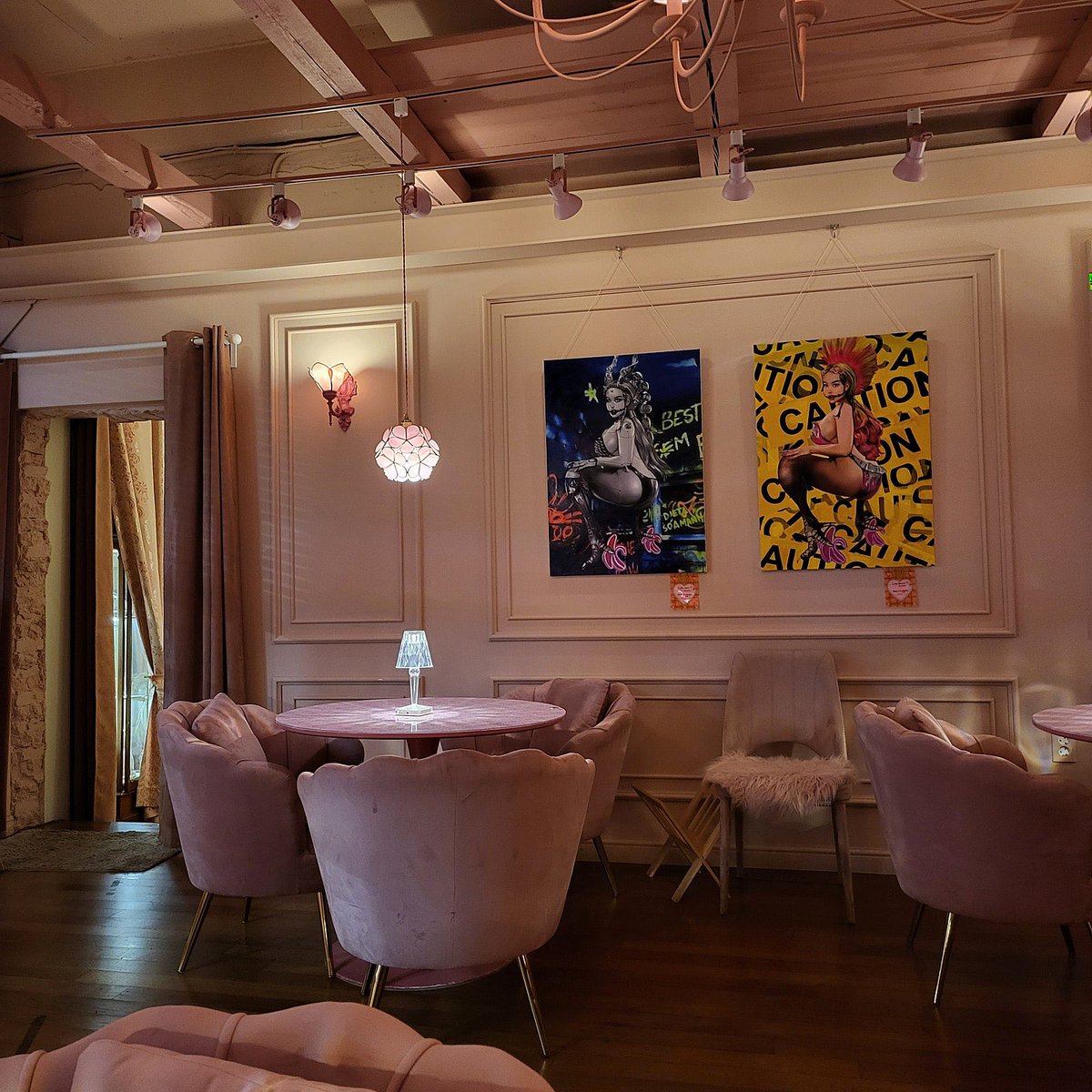 eclatdeusa's tweet photo. Snuck out for a quick break and found the cutest pink café in Cheongdam ☕️💗
Working at Eclat de means I notice details… this place got everything right.
Also… that cheese baguette? I’m still thinking about it.
 #Guillaume https://t.co/kB17Cal3pG