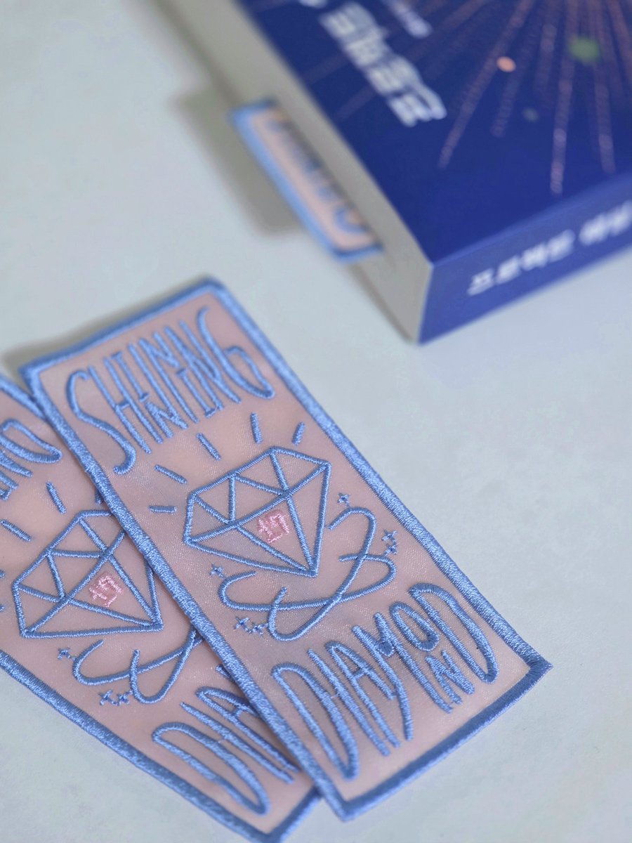 뉴앙콘 막콘날 자수책갈피 나눔합니다
장소랑 시간은 따로 알려드릴게요!
단가때문에 수량은 적어요🥲

실에 반사광이 있어서 미묘하게 색이 달라보이는데 첫장이랑 제일 비슷해요

인증X 트친 아니어도 됩니다
트친분들은 원하시면 보내드릴 수 있어여