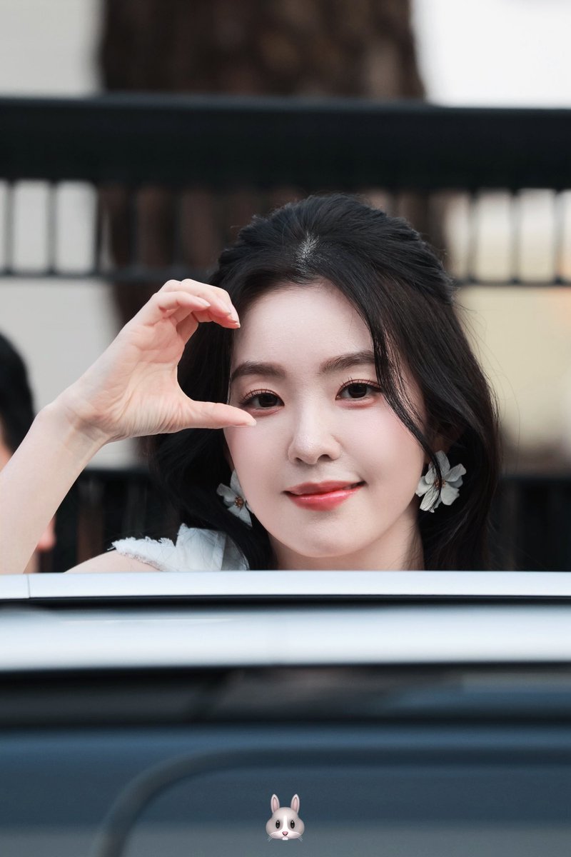 ReneBunny329's tweet photo. 260329 Biggest Fan 청음회

🌸🐰

#IRENE #아이린 https://t.co/igXeB8Hn2i