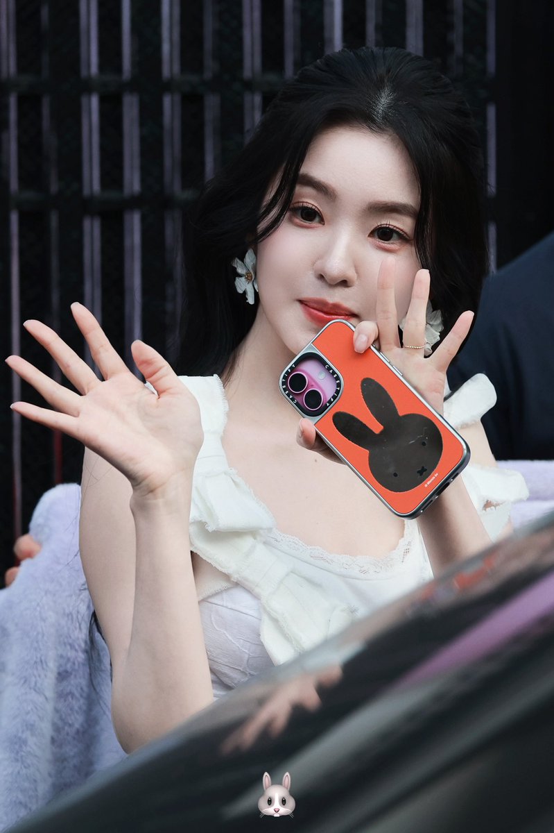 ReneBunny329's tweet photo. 260329 Biggest Fan 청음회

🌸🐰

#IRENE #아이린 https://t.co/igXeB8Hn2i