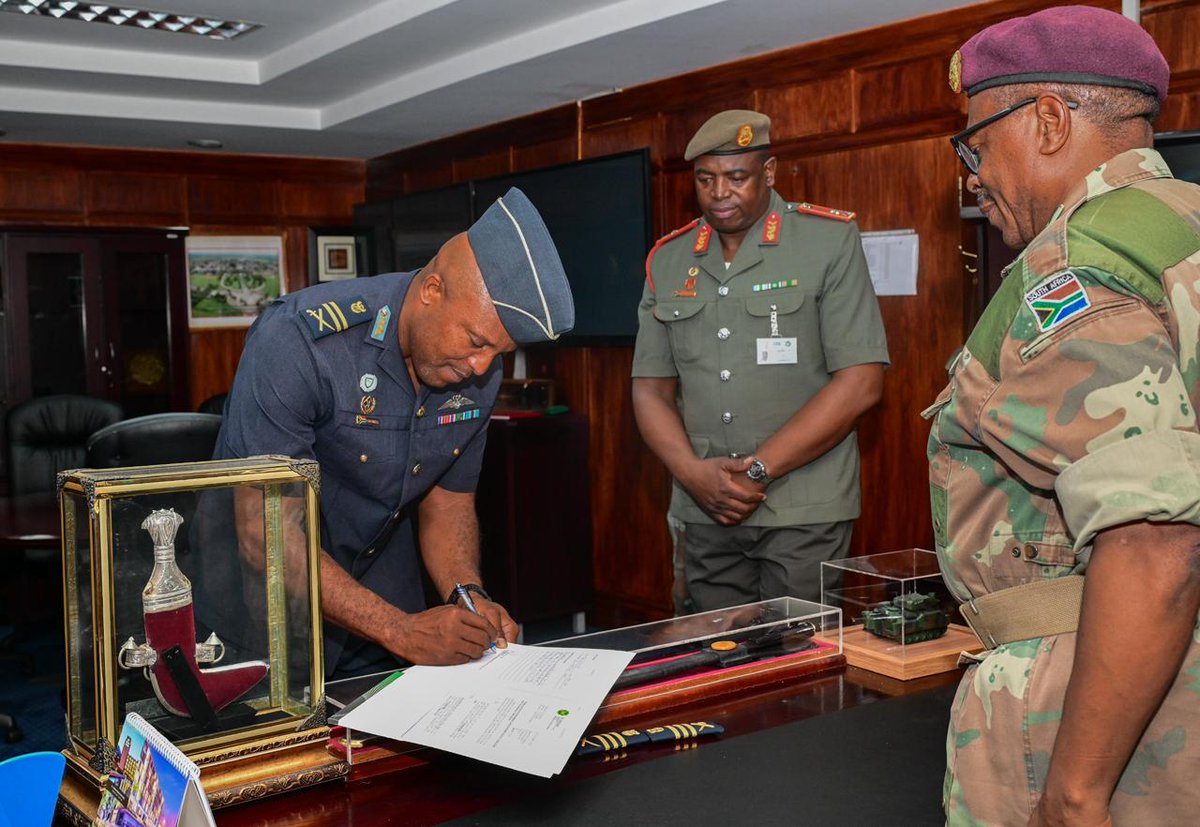 SANDF_ZA's tweet photo. #SAAirForce Article || Lieutenant General Carl Moatshe takes over command as the new Chief of the SA Air Force, with effect from 1 April 2026.

https://t.co/3NvocT75PS

🇿🇦#SANDF
🇿🇦#SAAirForce
🦅#FreeTheEagle
🇿🇦#SASoldierMagazine https://t.co/dki2Su9H27