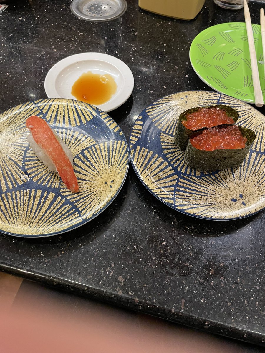 オバケのロックバンドと未来未来を聞けマン tweet media