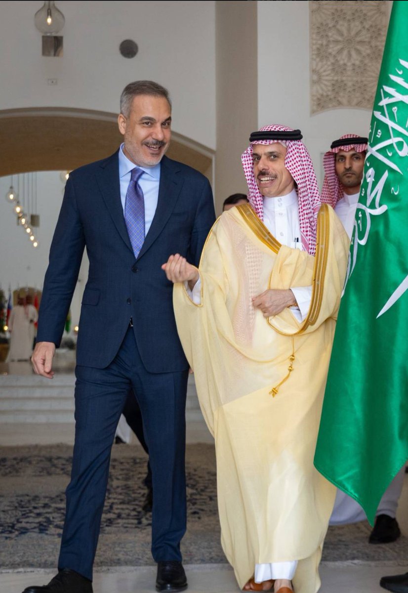 abu sultan ☔ tweet media