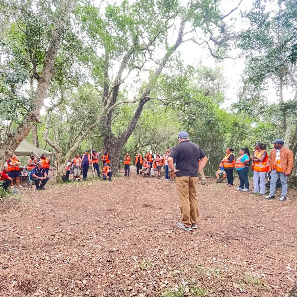 CapeNature1's tweet image. CapeNature boosts wildfire leadership through intensive IMT training. From 17–20 Feb 2026, teams took part in a multi-agency exercise, sharpening command, control and decision-making under pressure.

Read more: zurl.co/7pYmE

#CapeNature #FireManagement #IMT