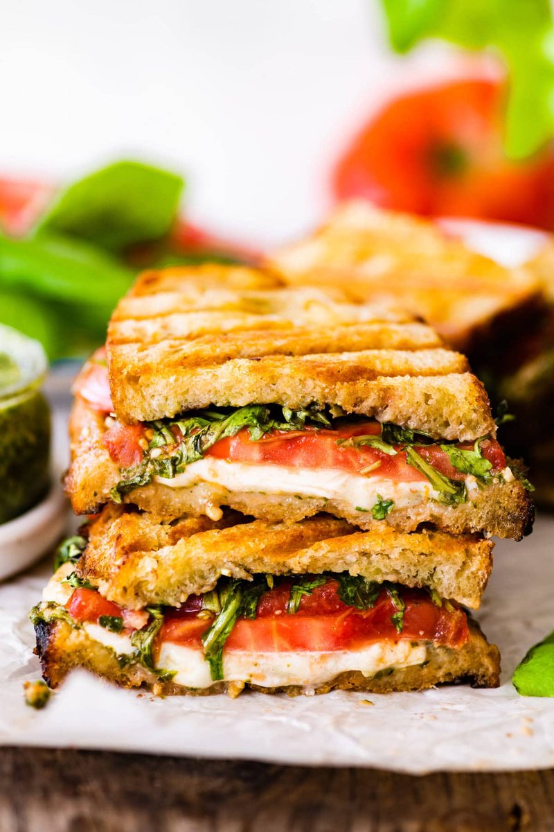 ThunderBow98's tweet photo. @shion0_25mg A caprese panini:
- grilled chicken
- mozzarella cheese
- basil pesto
- grilled red peppers https://t.co/5KBdUdwieL