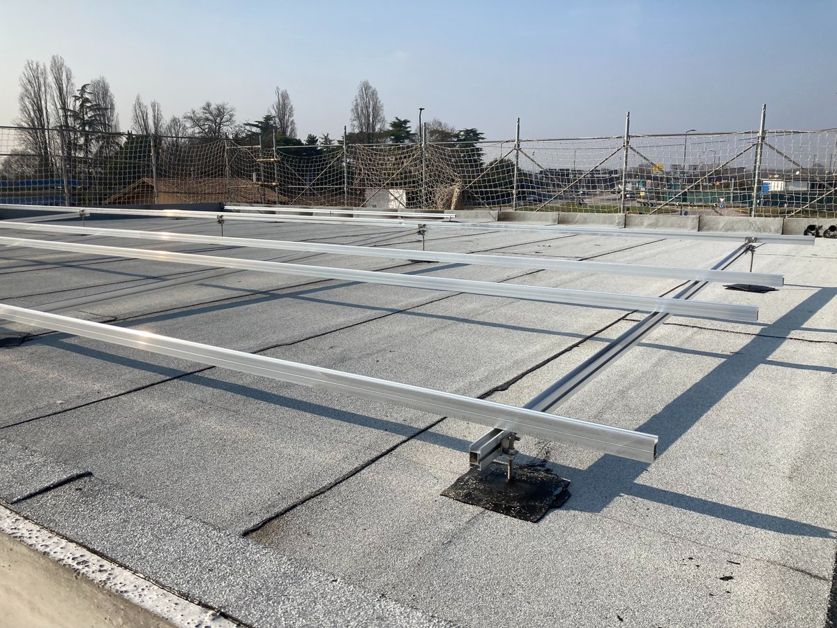 TecnoELsrl's tweet photo. continua la preparazione per installazione impianto fotovoltaico su copertura di edificio in ristrutturazione... https://t.co/mkYStHuU5Q