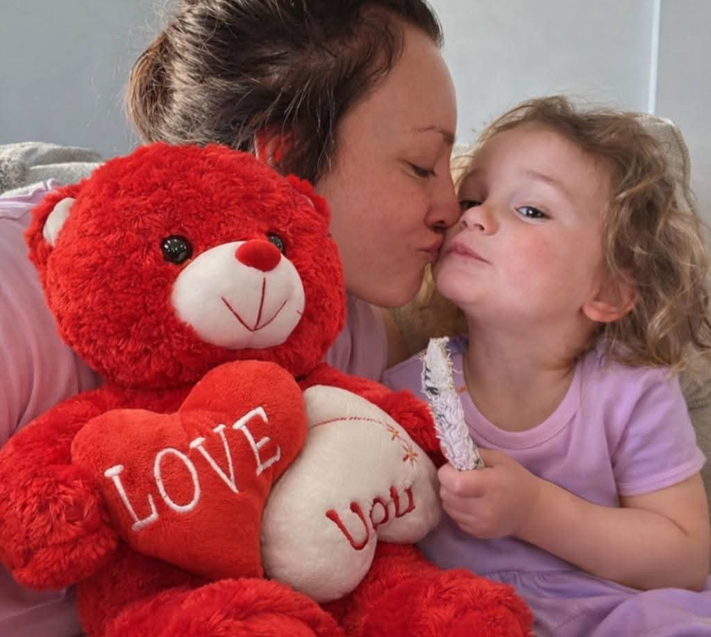 kaleycuoco2525's tweet photo. Happy birthday to my daughter Matlida 💖🌹💋
Send your gift and wishes to her 🥰🥰
#happybirthdaymatlida https://t.co/YpWR7B2rgn