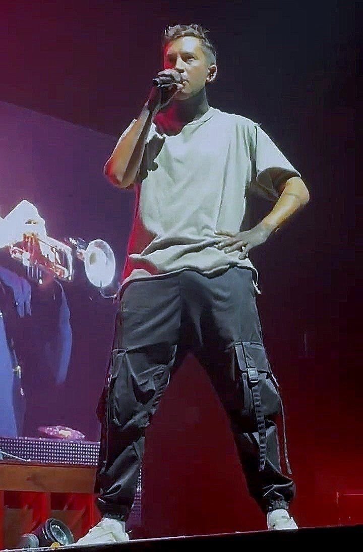 lucy |-/ tweet media