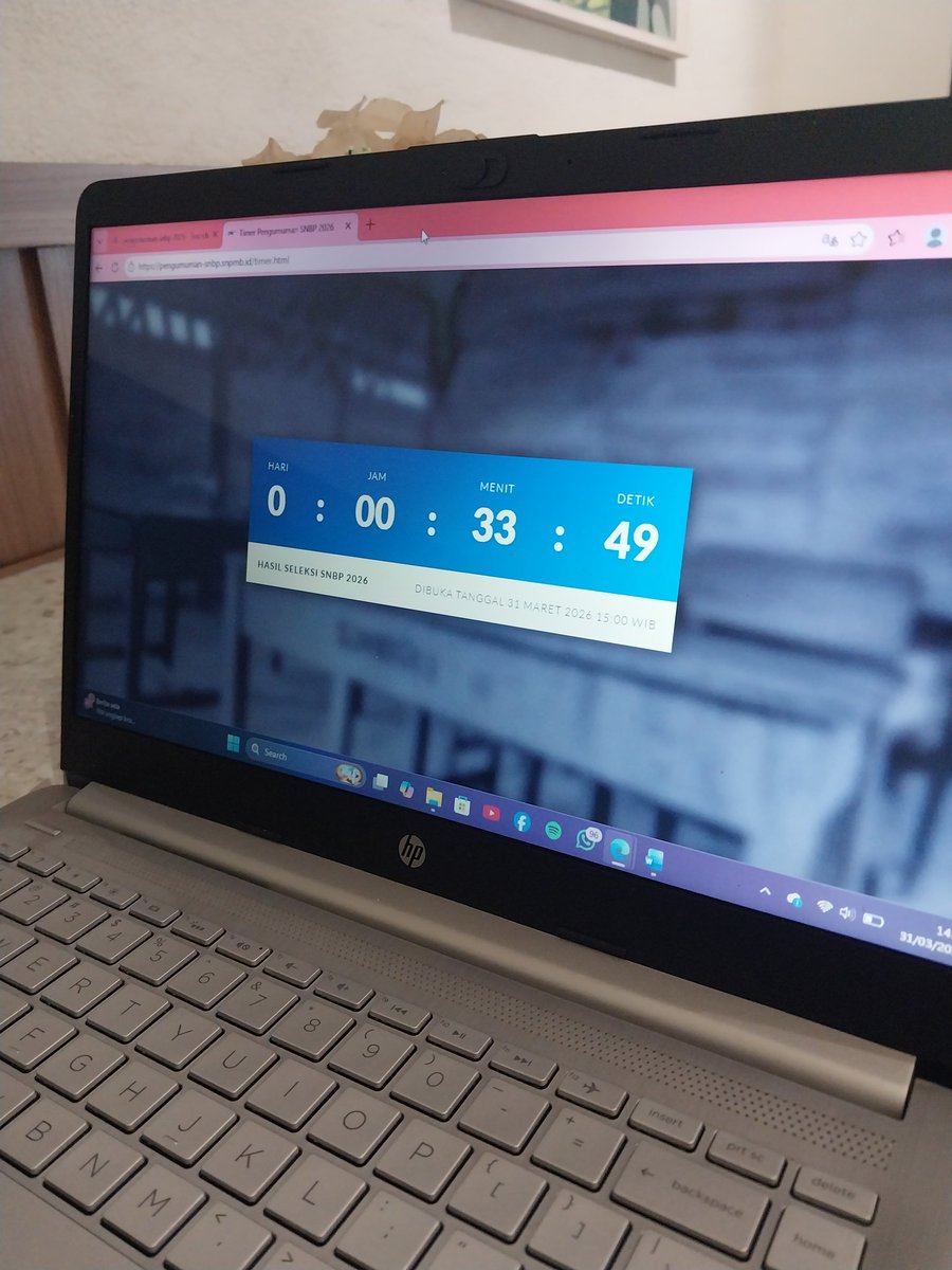 flat white tweet media