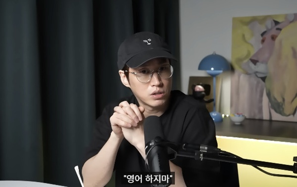 tang__kira's tweet photo. Tablo cerita gimana Haru bisa lancar bahasa Inggris, tunggu waktu yang tepat.

Pas masih di The Return of Superman, Haru tuh belum bisa ngomong bahasa Inggris, sepatah kata pun gabisa, bahkan ada scene famous Haru bilang "Yeongo hajima. (no english)"

Tablo nunggu Haru membuka diri dan mau belajar bahasa Inggris. Ketika keinginan belajar sudah tumbuh dari diri sendiri, belajarnya pesat banget. 

Kemampuan anak-anak belajar bahas itu cepet banget, kalau mau anak jadi speaker bilingual, mulai (orangtua) membagi peran dan ajak anak ngobrol sehari-hari dengan bahasa tersebut. Gausah khawatir, anak-anak bakal belajar dengan sendirinya.