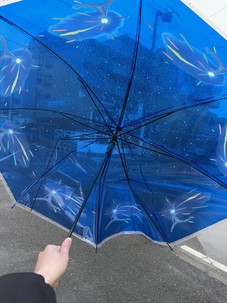 うそでしょ…
まだ5回も使ってないのに…😢
ビル風にやられた。。