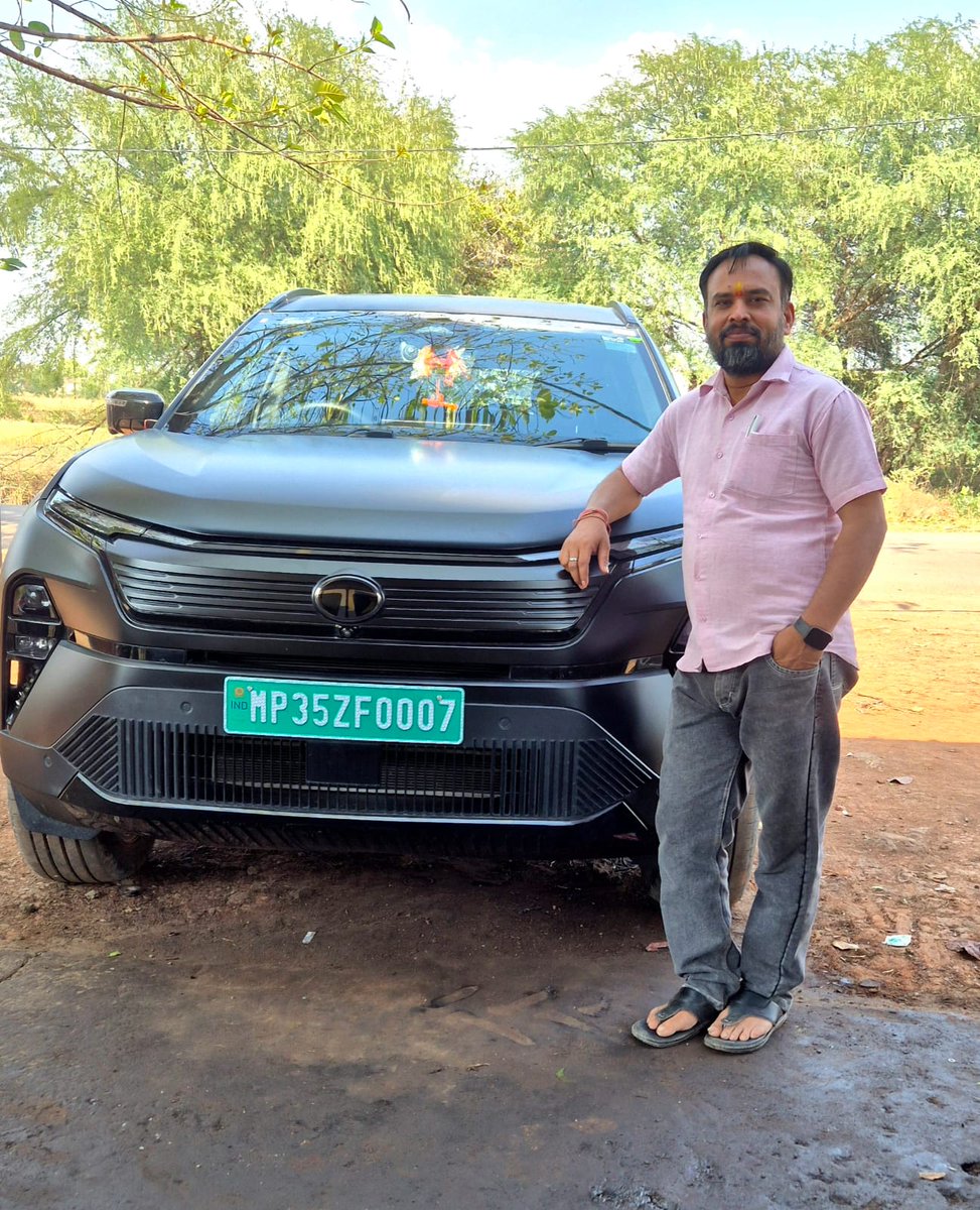 कुछ लोग जिधर की हवा होती है उधर को चल पढ़ते हैं 
हालांकि यह काम कचरे का होता है !!
<a href="/vdsharmabjp/">VD Sharma</a> <a href="/Hkhandelwal1964/">Hemant Khandelwal</a>