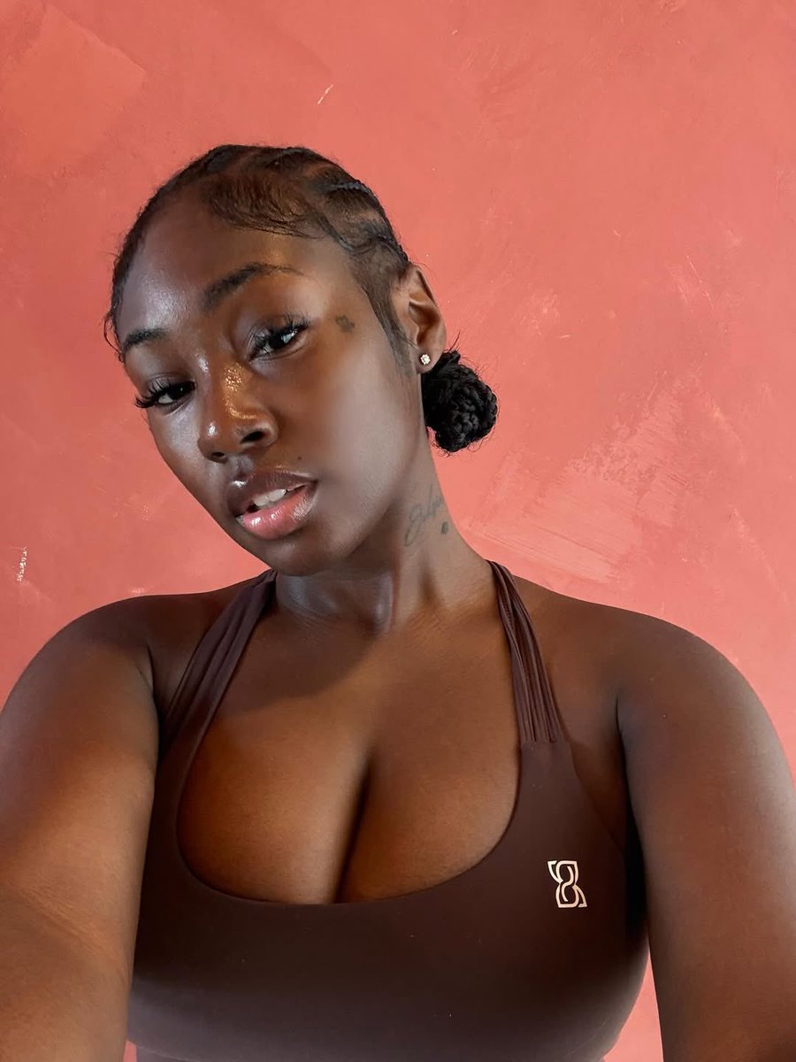 GirlGazer tweet media