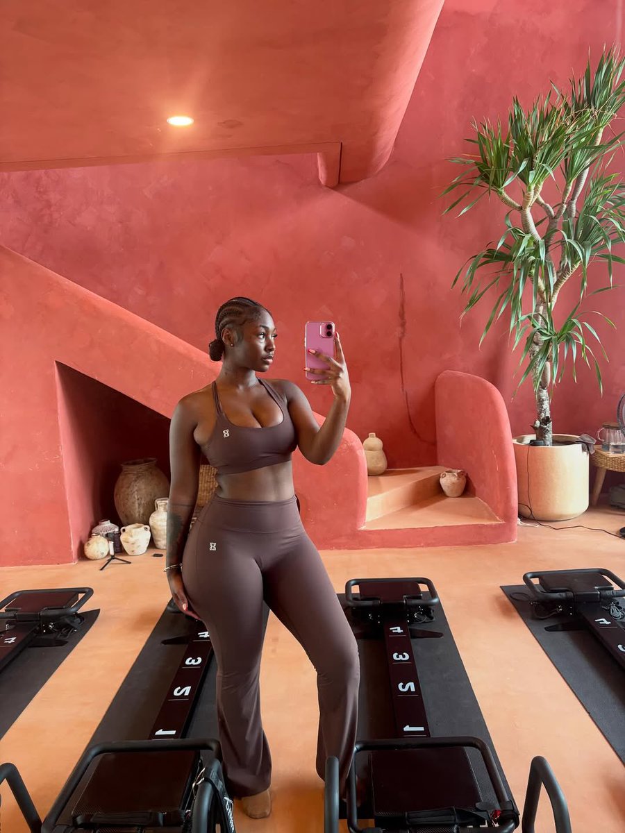 GirlGazer tweet media