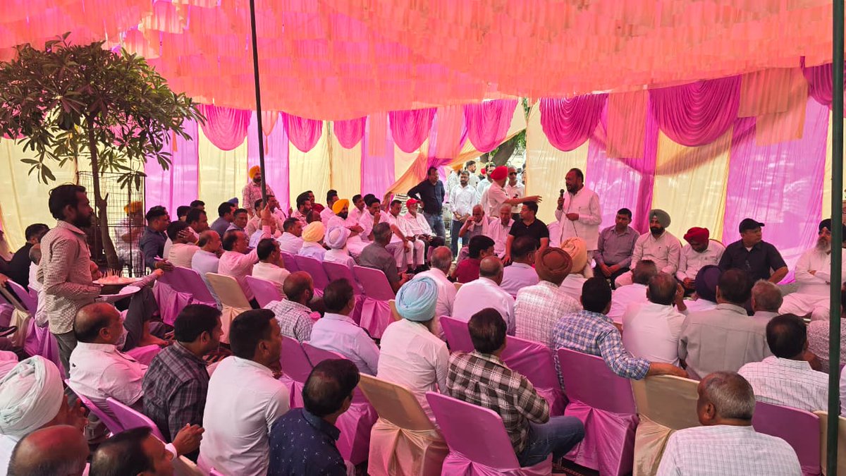 mlakulwantsingh's tweet photo. ਸ਼੍ਰੀ ਤੇਜਪਾਲ ਸ਼ਰਮਾ ਜੀ ਨੂੰ ਅਨਾਜ ਮੰਡੀ ਪਾਤੜਾਂ ਦਾ ਪ੍ਰਧਾਨ ਬਣਨ ‘ਤੇ ਦਿਲੋਂ ਵਧਾਈਆਂ 🎉 ਇਸ ਮੌਕੇ ‘ਤੇ ਹਾਜ਼ਰੀ ਭਰ ਕੇ ਸਾਰੇ ਸਤਿਕਾਰਯੋਗ ਹਾਜ਼ਰੀਨ ਨੂੰ ਸੰਬੋਧਨ ਕੀਤਾ। ਰੱਬ ਅੱਗੇ ਅਰਦਾਸ ਹੈ ਕਿ ਉਹ ਆਪਣੀ ਇਸ ਨਵੀਂ ਜ਼ਿੰਮੇਵਾਰੀ ਨੂੰ ਇਮਾਨਦਾਰੀ ਨਾਲ ਨਿਭਾਉਣ ਅਤੇ ਸਾਰਿਆਂ ਦੀਆਂ ਉਮੀਦਾਂ ‘ਤੇ ਖਰੇ ਉਤਰਨ 
#Patran  #aappunjab https://t.co/y5JdKGHuTJ