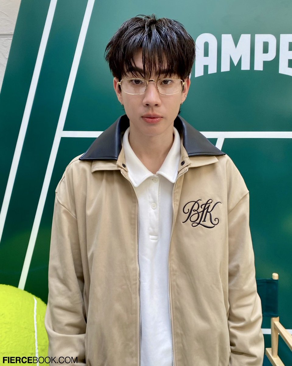 หล่อและเท่ทุกมุม! #ออฟจุมพล ในงานเปิดตัวรองเท้าคอลเลคชั่น Spring/Summer 2026 มาในคอนเซ็ปต์วัฒนธรรมกีฬาเทนนิส พร้อมกลิ่นอายเรโทรและสไตล์สุดเรียบหรู

#FiercelivebyJjijie #LocoPorElTennis #CamperThailand 
#CamperxCofandCow #OffJumpol