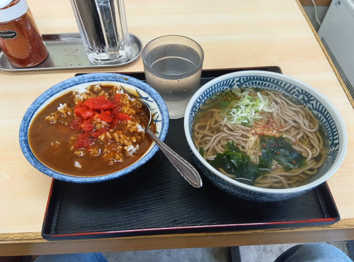 今日は時間があったので、潮見と篠崎の製本屋さんに顔を出した。

写真は俺がよく行く潮見のそば処　大むらさん。

潮見の製本屋さんは廃業して片づけをしていた。

篠崎の製本屋さんは廃業した製本屋の仕事が回ってきて「２月から忙しくて毎日８時９時終わりだ。」と言っていた。