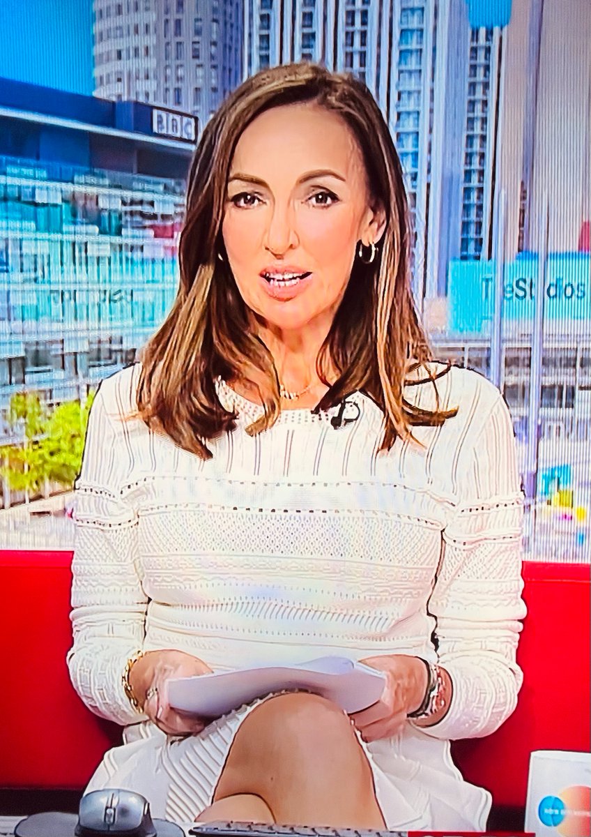 victor/victoria tweet media