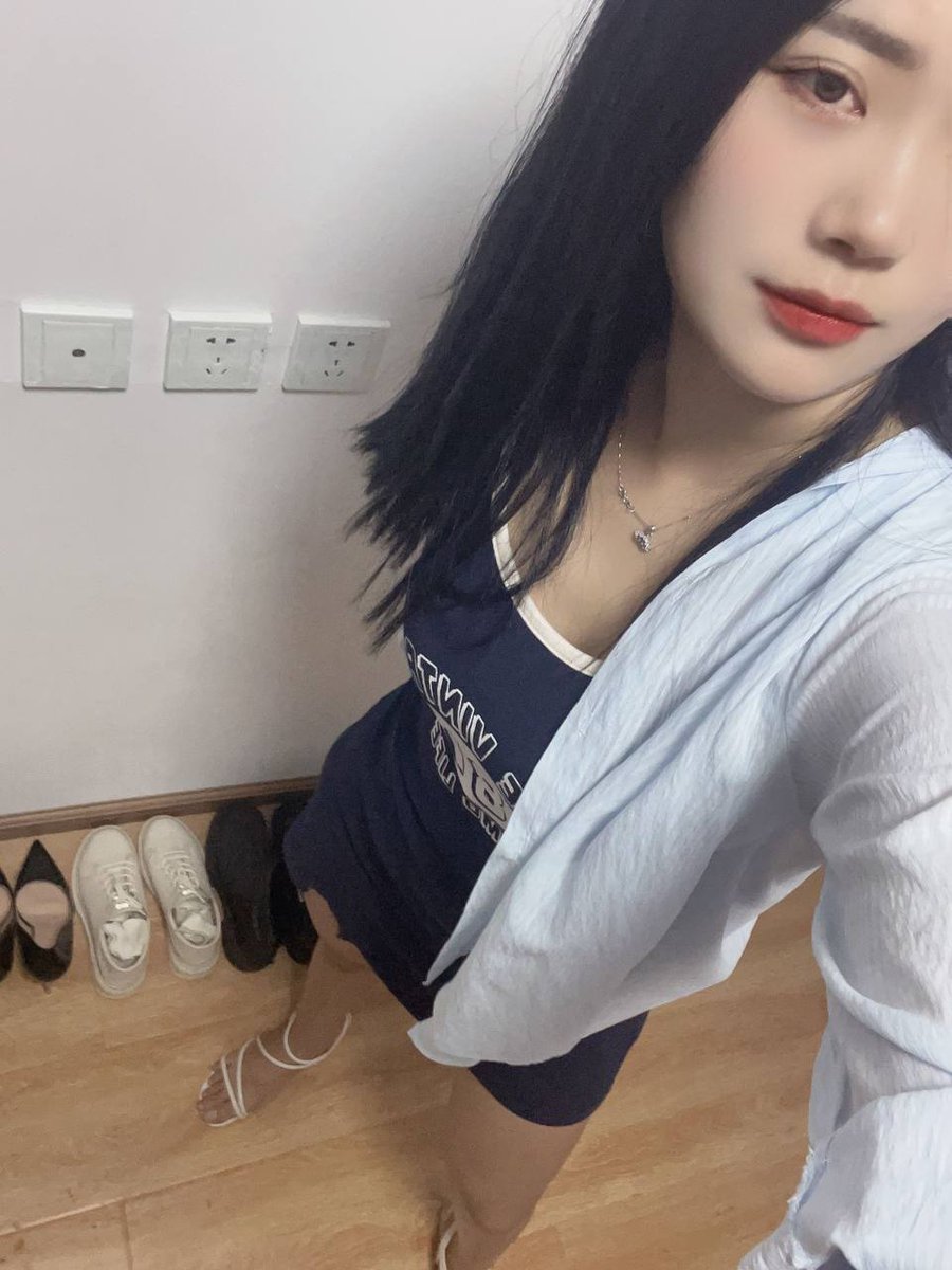 我喜欢的小男生好久都没有理我了，必须采取一些行动了，我遥望星空，试图用大脑向宇宙发射一些电信号。目前已经望了二十分钟，宇宙暂时还没给我反馈。

老师046

点我头像看简介玩我或联系t.me/meier03_bot

昌平区

#北京