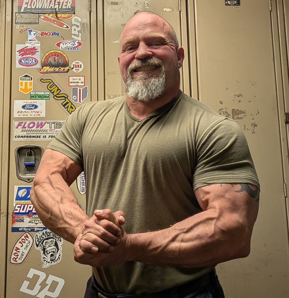 Justin still trains like an idiot tweet media