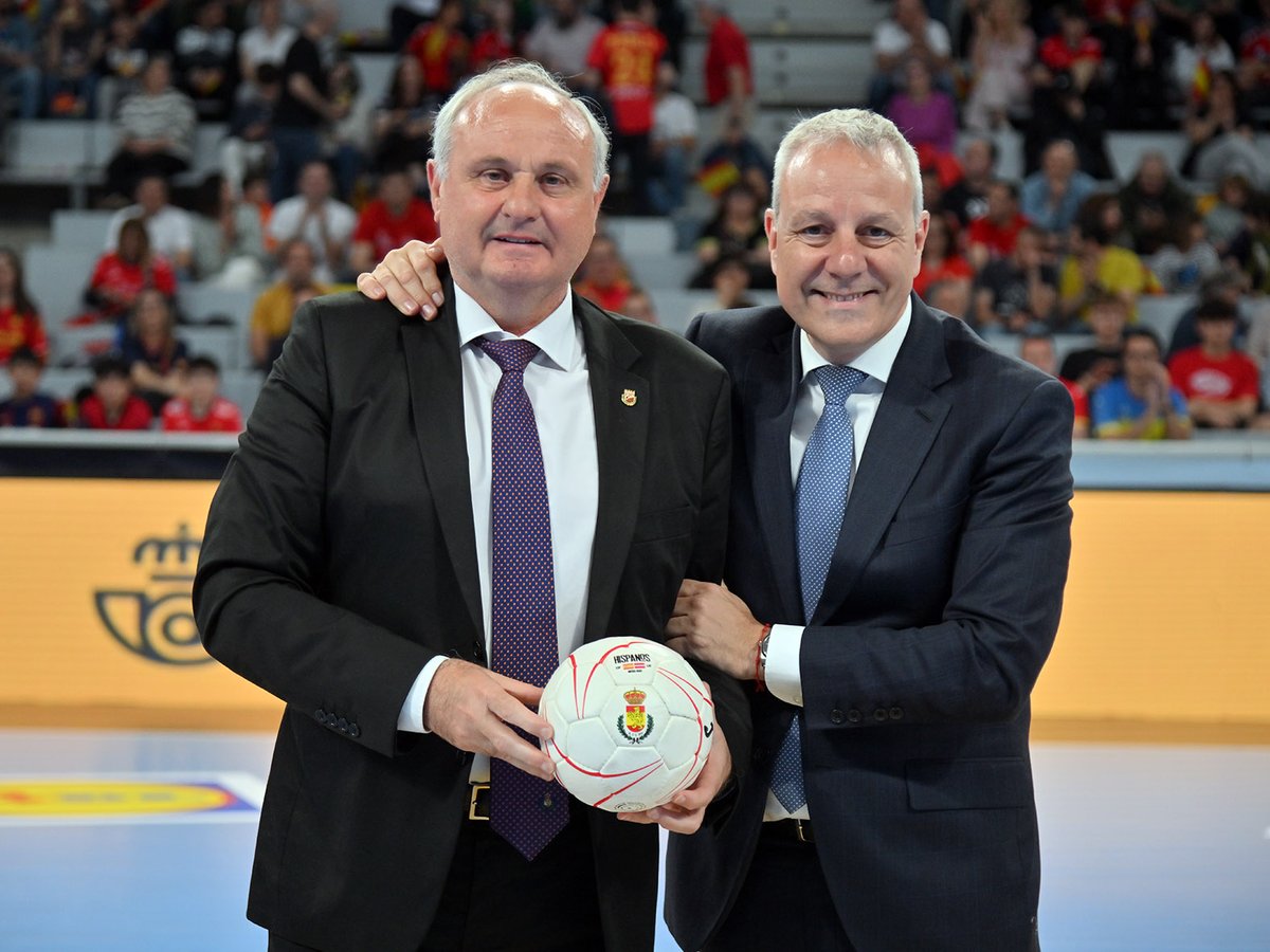 RFEBalonmano tweet media