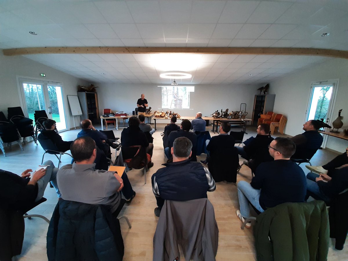 FDSEAVendee's tweet photo. 4eme et dernière session de formation au permis de chasser organisée par la FDSEA en partenariat avec la Federation de chasse de Vendée. 16 agriculteurs candidats à la régulation pour protéger leurs cultures. https://t.co/KxYag44CZh