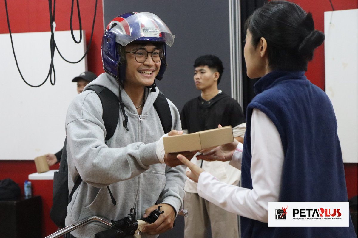 unSauLicited's tweet image. ENDO returns to Manila in 2026.

From contractual labor to the gig economy, the story feels even more urgent on stage at PETA Theater Center.

Jasmine Curtis-Smith and Royce Cabrera lead this new staging.

#ENDO #ManilaTheater #PETA