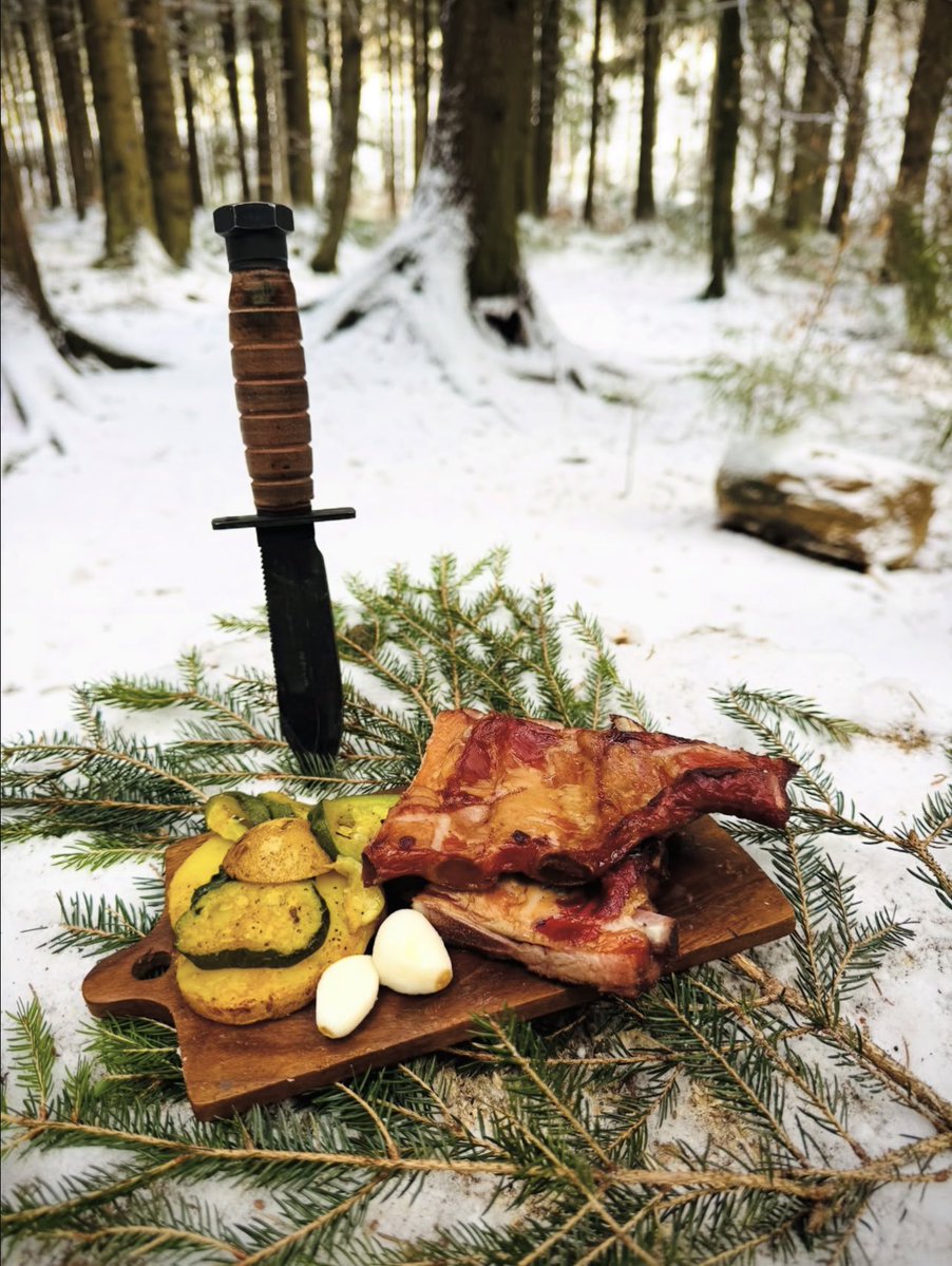 OntarioKnife's tweet image. More than just a Knife. Tools for survival in any situation. 👌🏽🔪 🌲 
#OntarioKnifeCompany #MadeinUSA #499pilotsurvivalknife #survival #tools