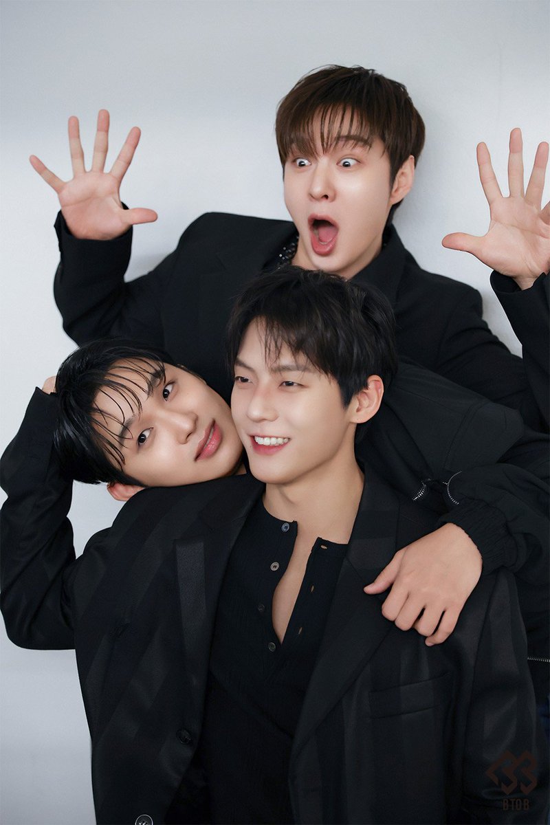 b2blimhyunsik's tweet photo. The cutest trio 🤏 vs the hottest trio 👄 https://t.co/tVFG67xPso