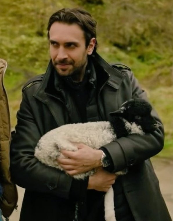 Hiç birşey yapmadan yine birilerini kudurtmuş razıyım senden be adam🫶💥