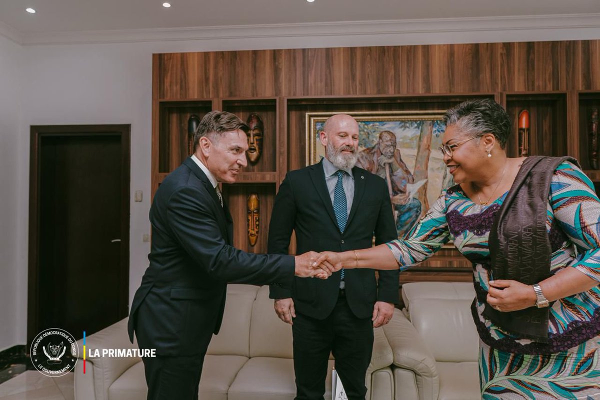 PrimatureRDC's tweet image. #Humanitaire #Partenariat 
30 mars 2026 | La Première Ministre, Cheffe du Gouvernement, Judith Suminwa Tuluka a reçu à la Primature une délégation du Programme alimentaire mondial (PAM), conduite par Matthew Hollingworth, pour renforcer la coordination face à l’urgence