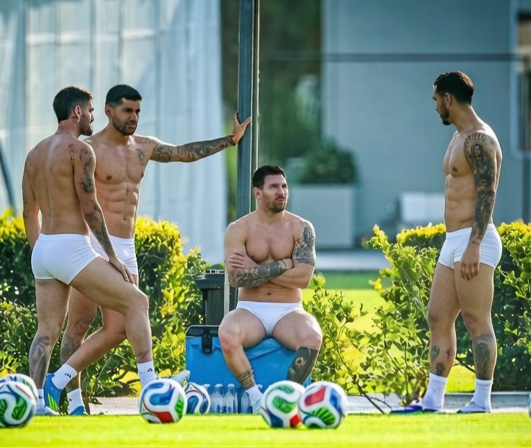 BannerBruce11's tweet photo. leo messi gang😎 https://t.co/K4n3xEB7L5