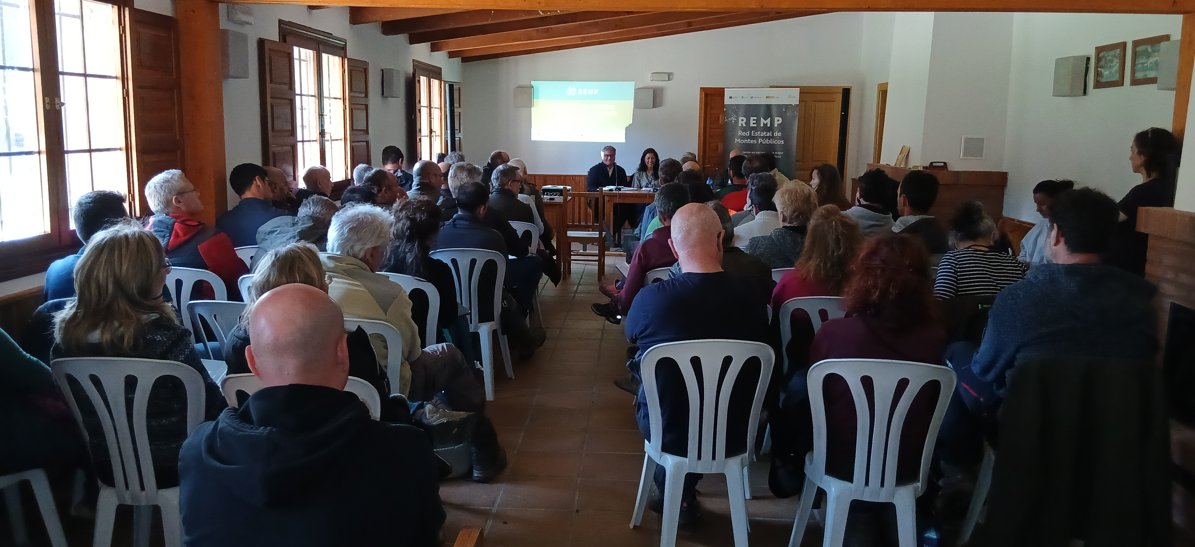 REMP_es's tweet image. La #REMP y la @jcyl organizamos hace unos días en el Monte de Riocamba (#León) la jornada técnica 'Impacto de las intervenciones selvícolas previas en la evolución de los incendios forestales', para debatir sobre selvicultura preventiva. 

@FBiodiversidad @FondosUE_Esp #FEDER