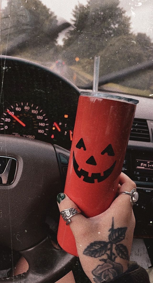 Halloween Queen 🎃 tweet media