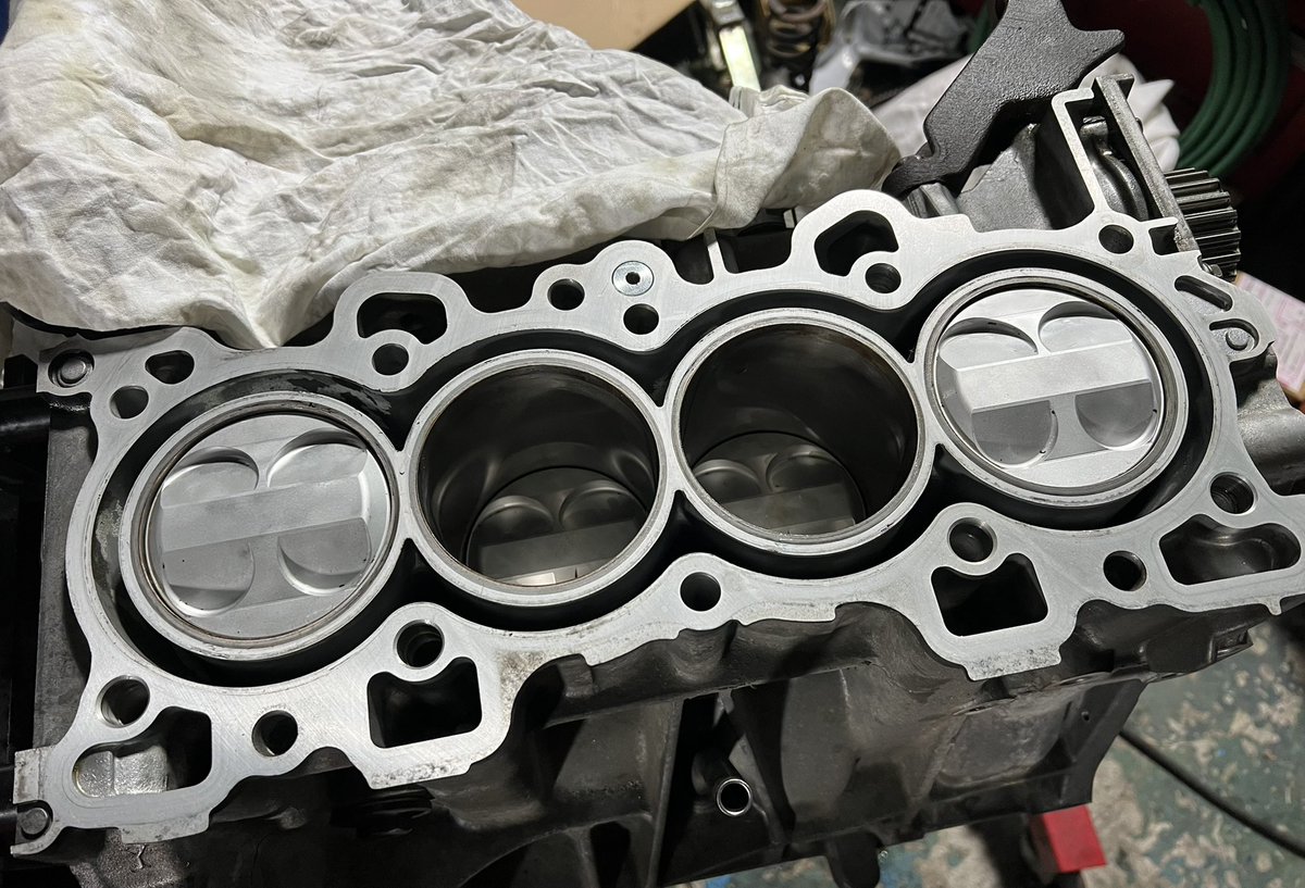 あっちー tweet media