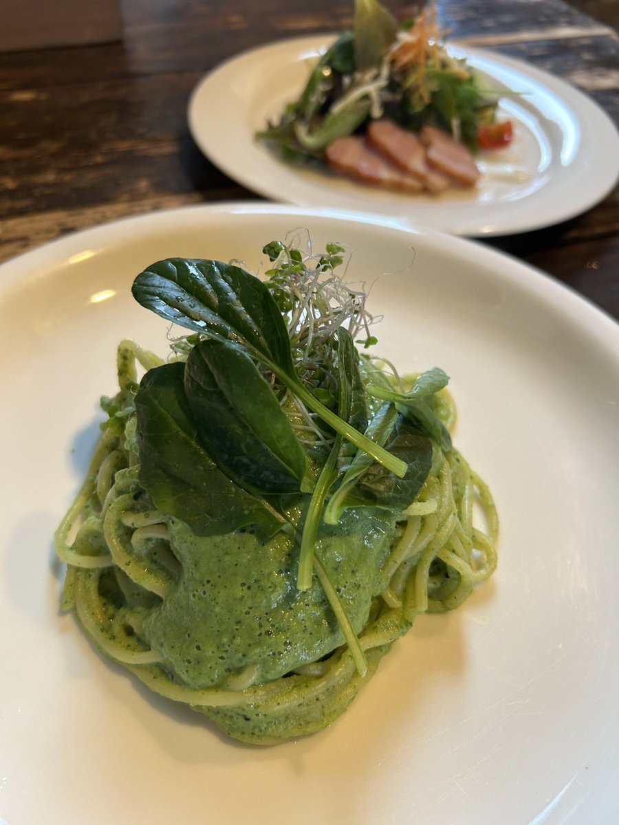 LEAVES_2000's tweet photo. 4月5日(日)までのおすすめメニューは「ブロッコリーと小松菜のスムージースパゲッティ」・サラダ　¥1,485(平日ランチタイムはドリンク付)です🍴

明日から新年度スタートですね🌱
今週も皆様のご来店お待ちしております🙂 https://t.co/Qg3u8hYBqa