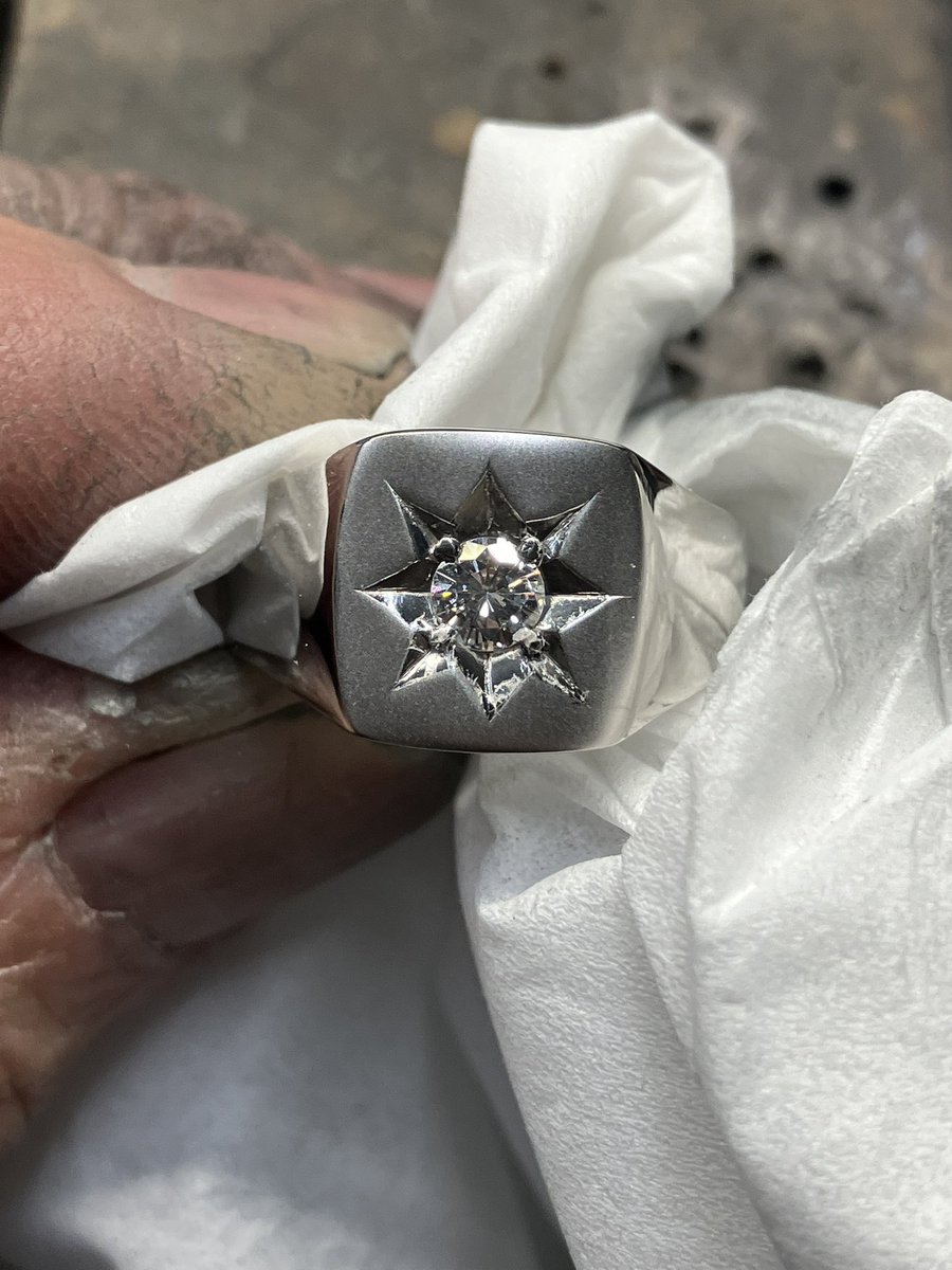 K_H 4月4日〜12日大阪のCHIROPTéREキロプテル雑貨店にて個展をします tweet media