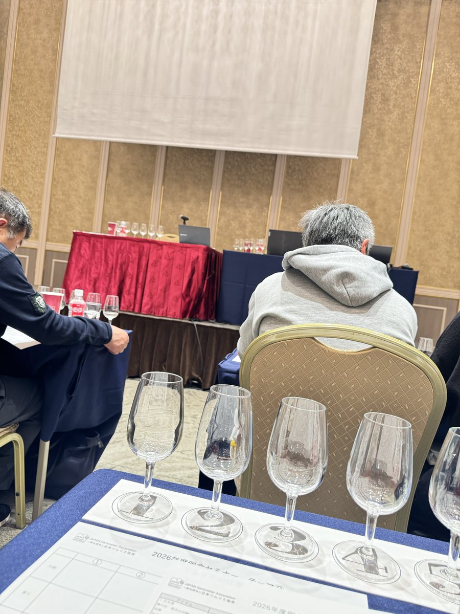 hassy1224's tweet photo. 【朗報】
東京支部セミナーにて
「日本の自然派と謳ってるワインの98%は飲めたもんじゃない」
「アレがワインを初めて飲む人の口へ渡ったら一大事」

名誉会長素晴らしいまでの一刀両断 https://t.co/2Mbv5cvvDh
