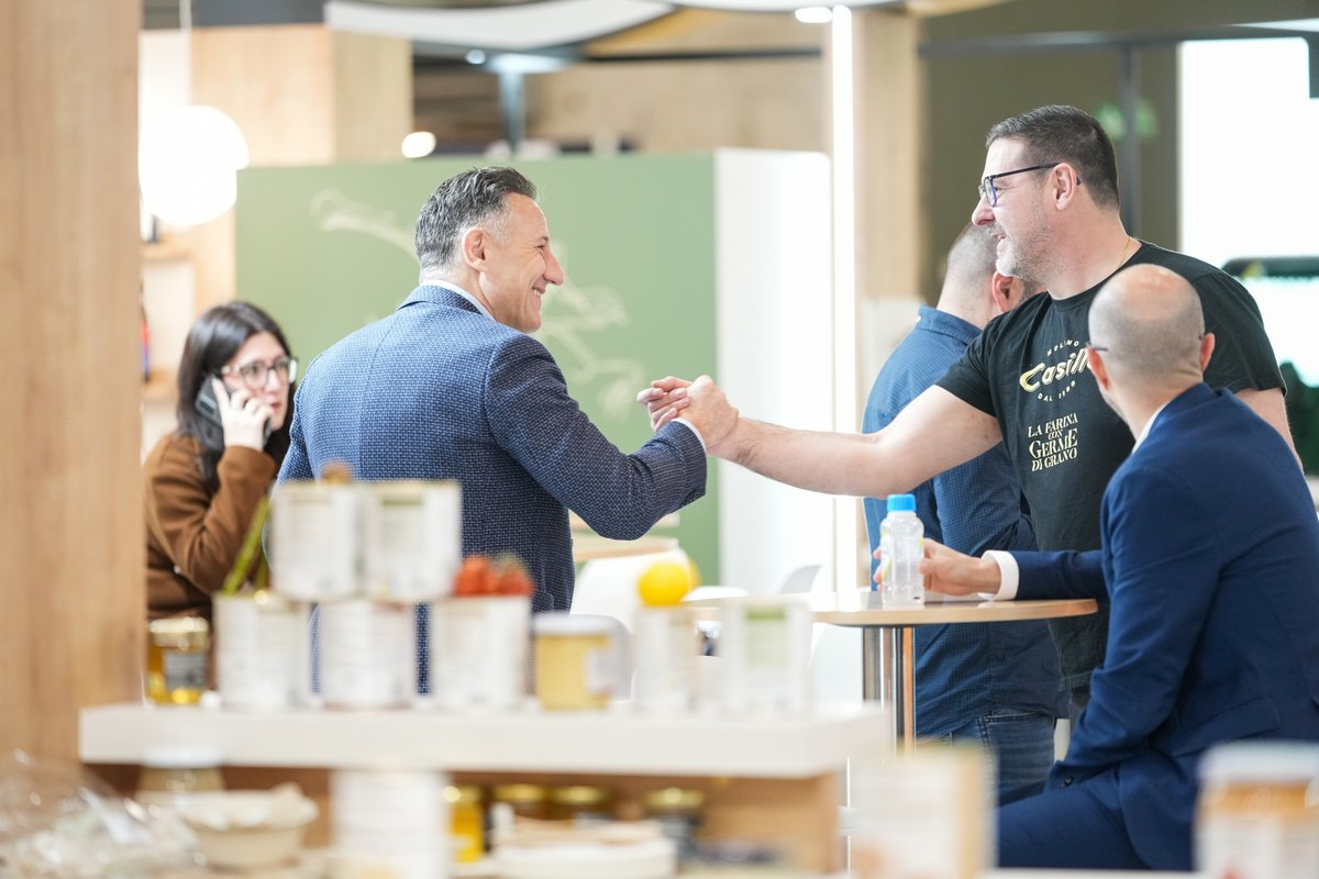 HOSTELCO tweet media