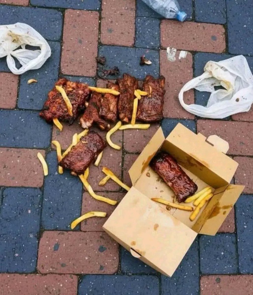 komugisha Peace tweet media