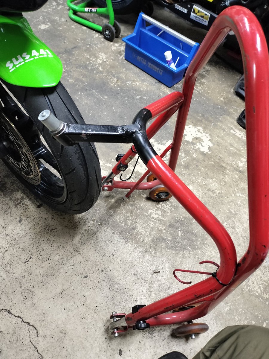 ﾖｼﾋｺ tweet media