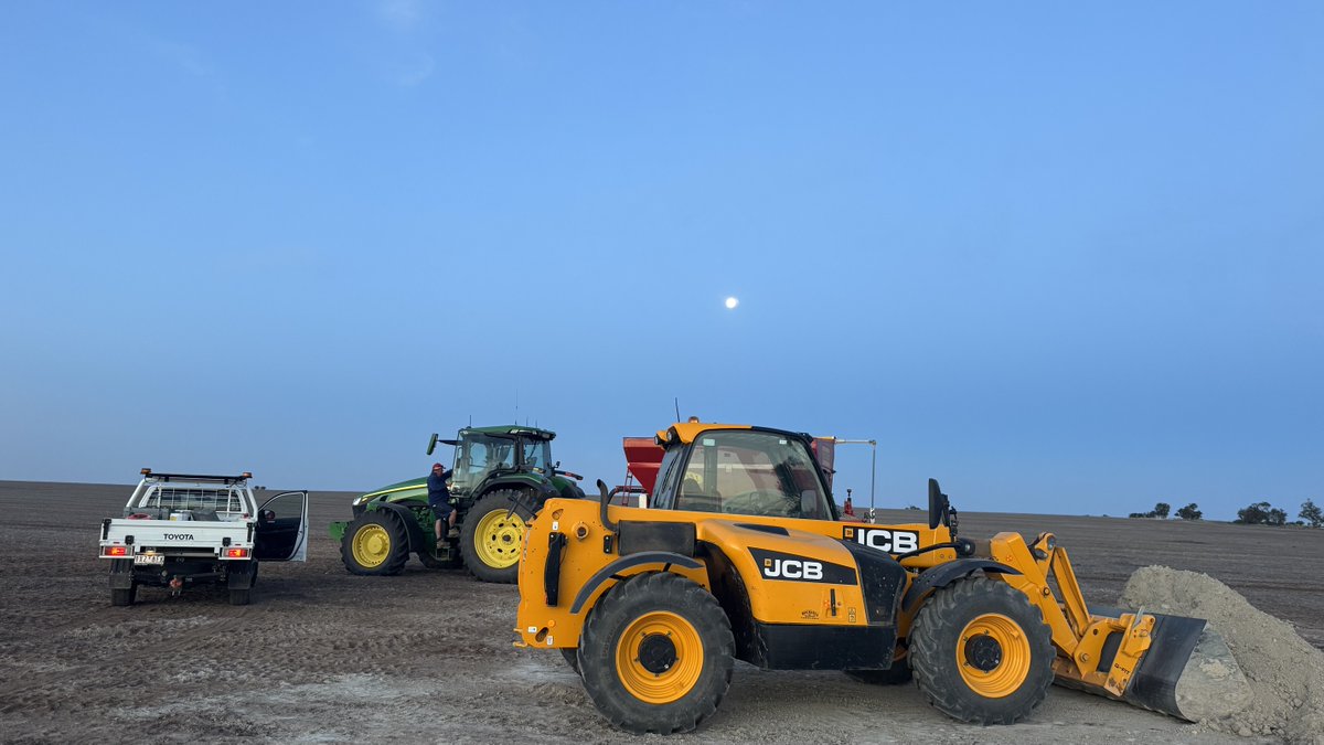 grainvic's tweet photo. Good night for it. #plant26 https://t.co/PkTrX1noNb