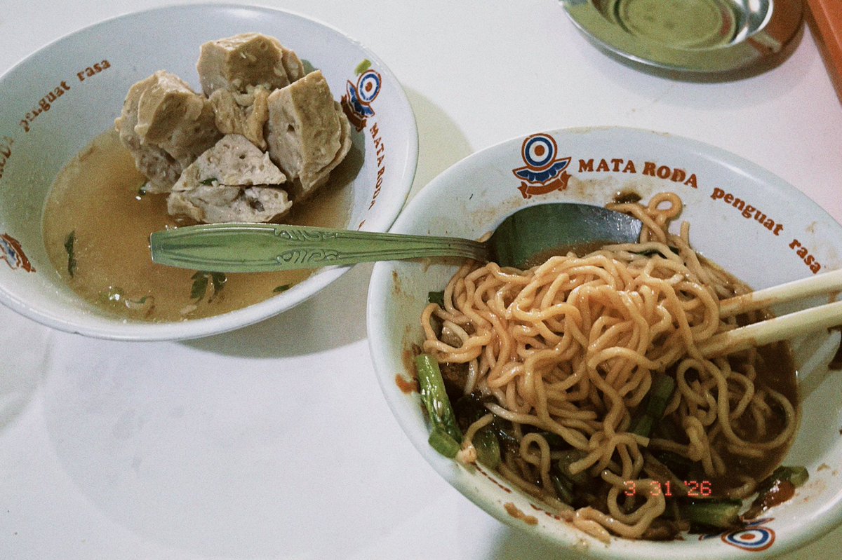 makan tuh sendal tweet media