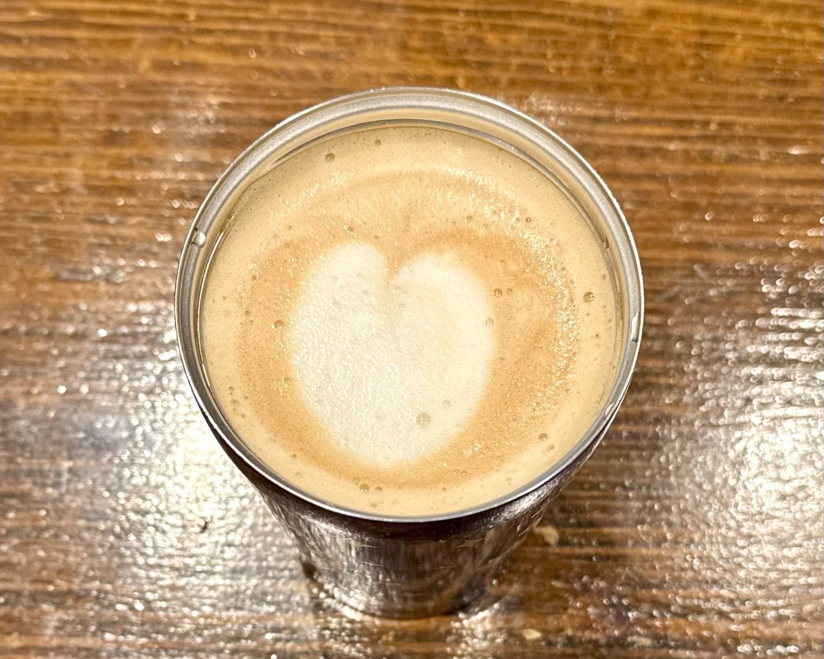 emu_031927's tweet photo. #スタバ #BonusStar
ダブルトールラテ☕️☕️
バニラオールドファッションドーナツ🍩⚪️
今回もダブルトールがBonus Star対象で最終日の〆として飲みに来た☺️✨️
今回もハートのラテアートを描いてもらい、このシューティングスタータンブラーは反応率高めで「初めて見ました!可愛いですね!」と反応してもらい、「30周年フラペチーノもよろしくお願いします」と仰い会話も楽しめて最高の最終日😊✨️
【ダブルトールラテ】はここだけの限定ビバレッジだから変にカスタマイズせずにこのままの味を楽しみたい!
カスタマイズした事ないけど🤭
ドーナツの食感とバニラの甘さが超絶合う!!!😆
銀座松屋通り店