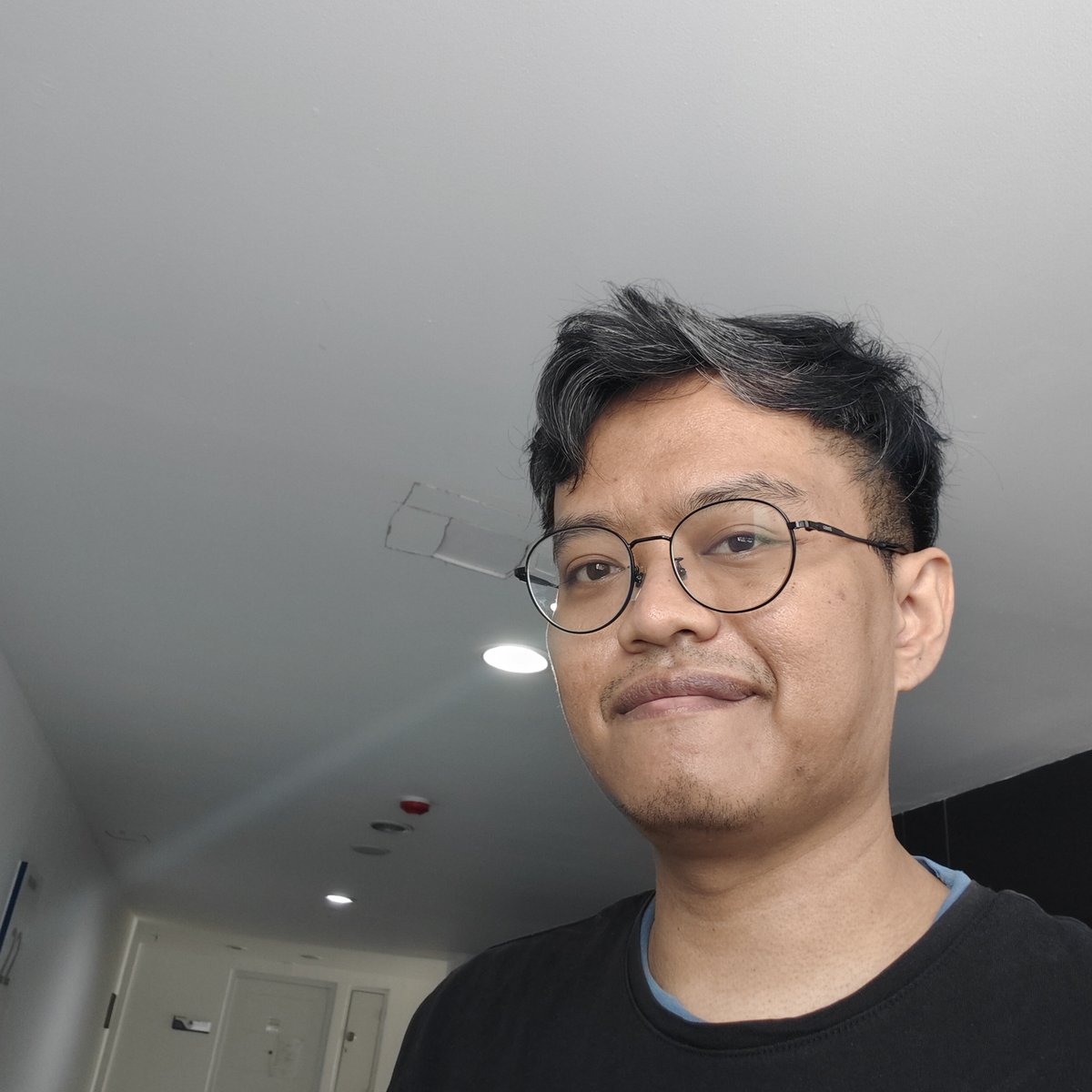 • Ri • tweet media